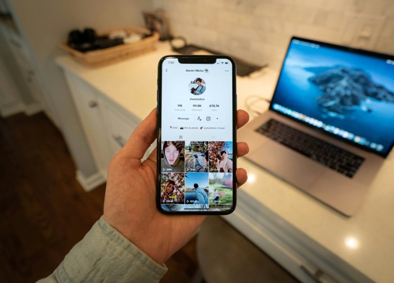 What Are Viral Videos? Examples of Viral Video Marketing & How They They Can Benefit Your Business? [UPDATED]