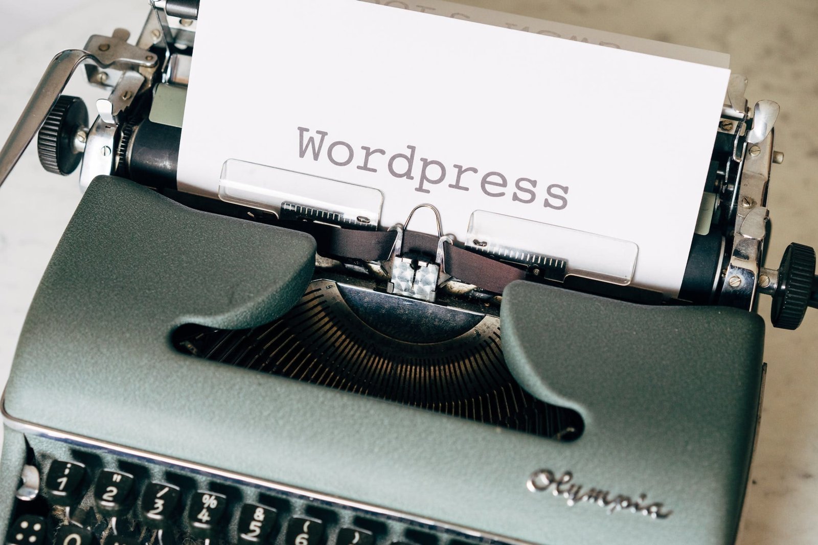 - wordpress.org vs wordpress.com