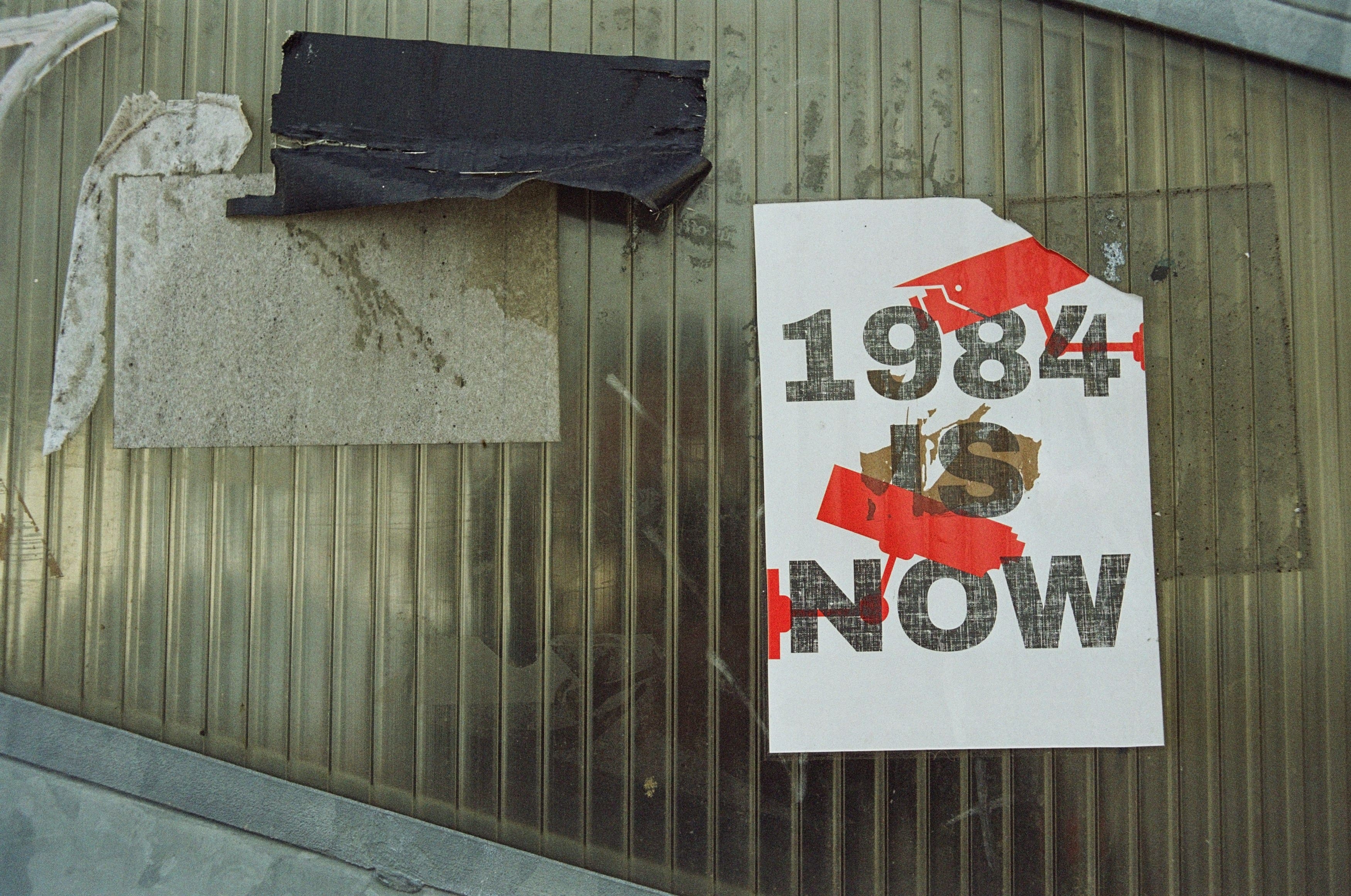 - Many critics are drawing comparisons between the uk and 1984